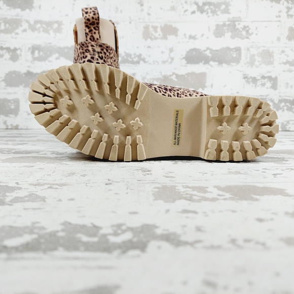 NEW DV Dolce Vita Rielle Tan Brown Leopard Print Lug Sole Ankle Boots F1031 - Picture 8 of 12